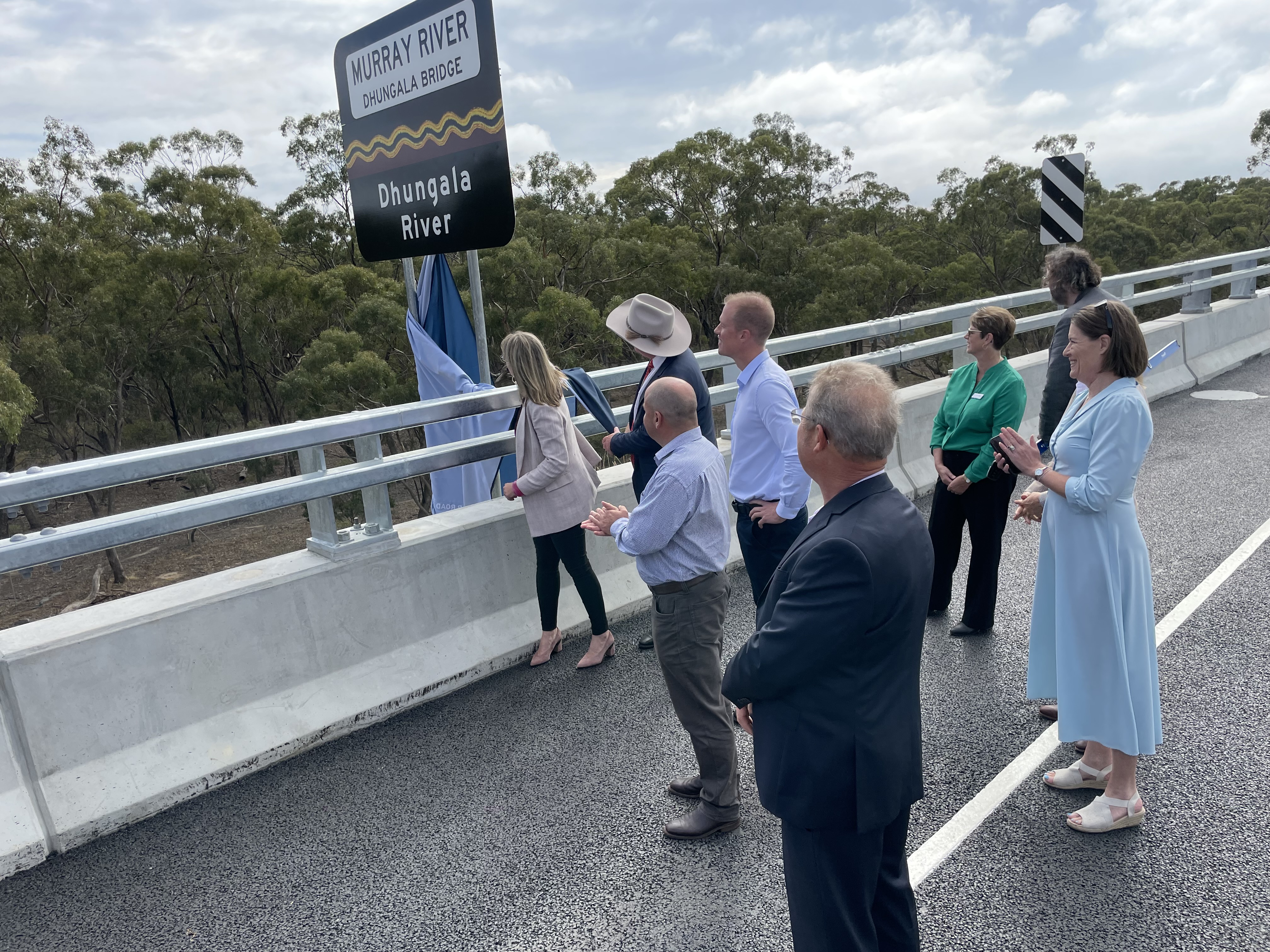 Echuca-Moama bridge project - Unveiling of the new signage