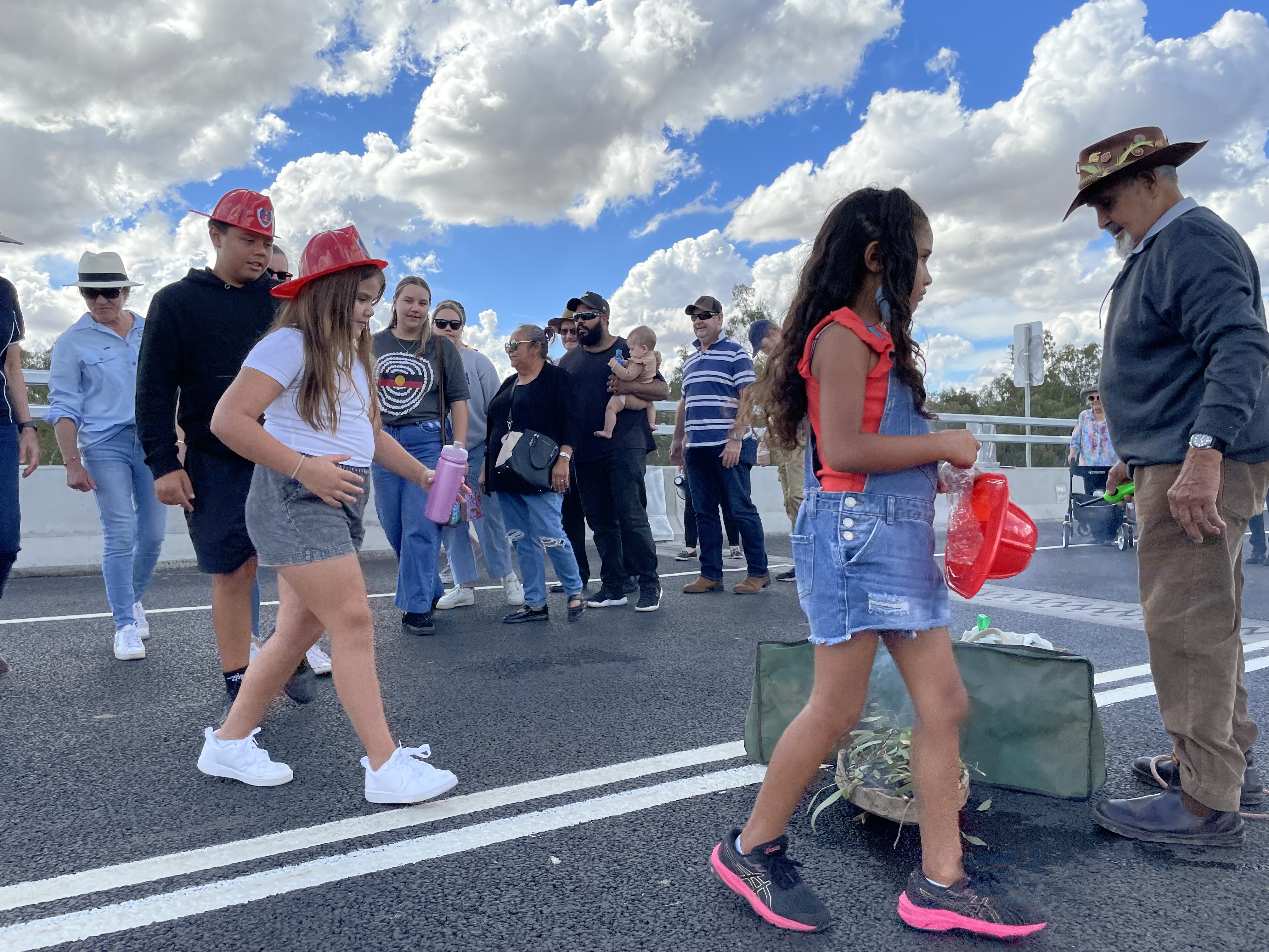 Echuca-Moama bridge project - People enjoying the bridge festivities